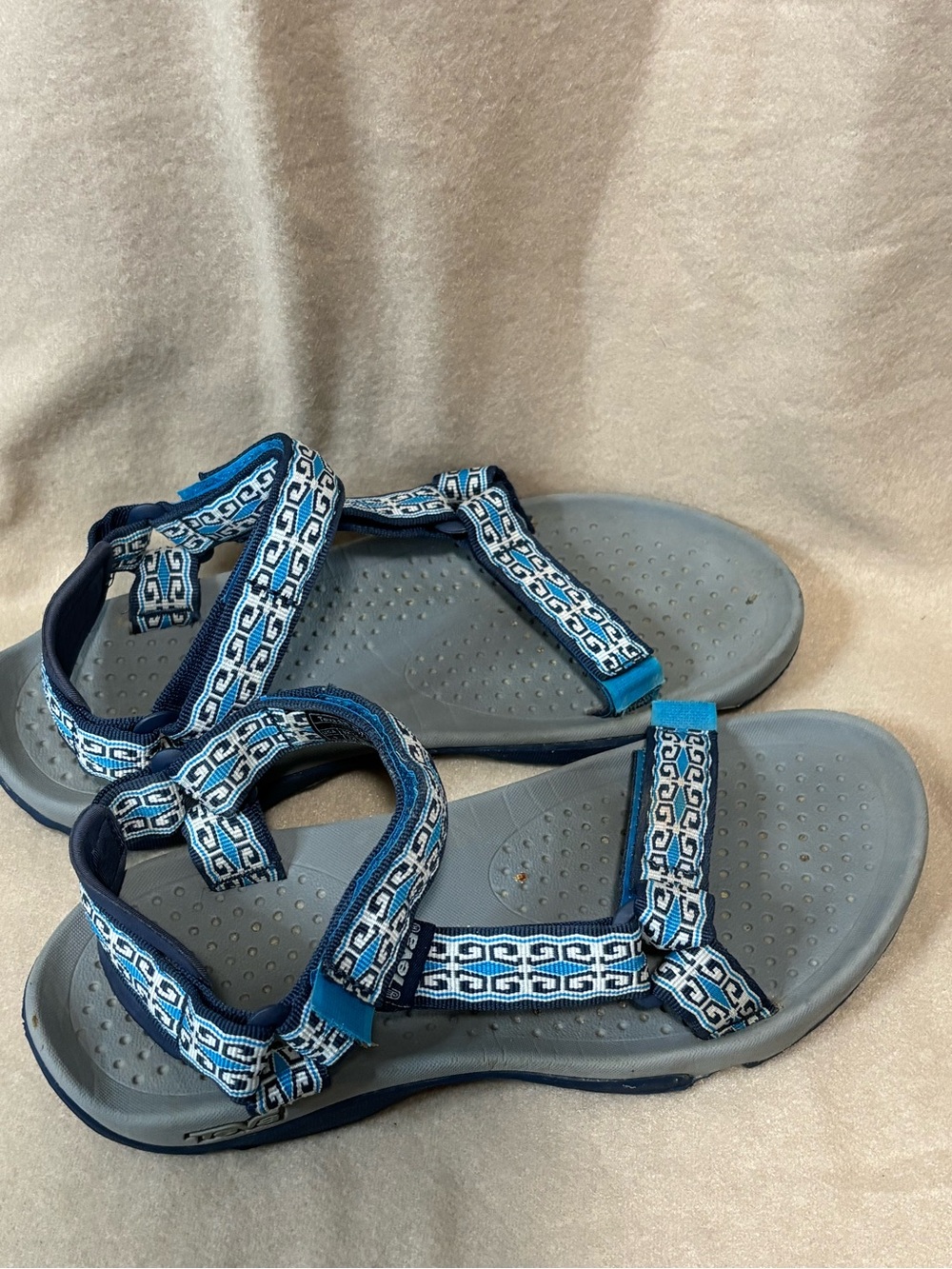 Teva Women's Navy and Light Blue Geometric Strap Sandals Sz 9 VGUC - Picture 2 of 4